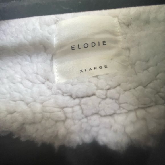 Sherpa Swester - Picture 2 of 2